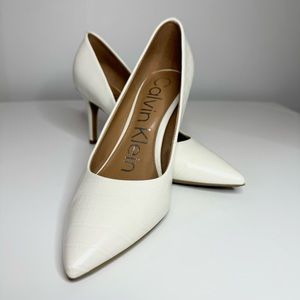 NWOT Calvin Klein White Croc Classic Pump